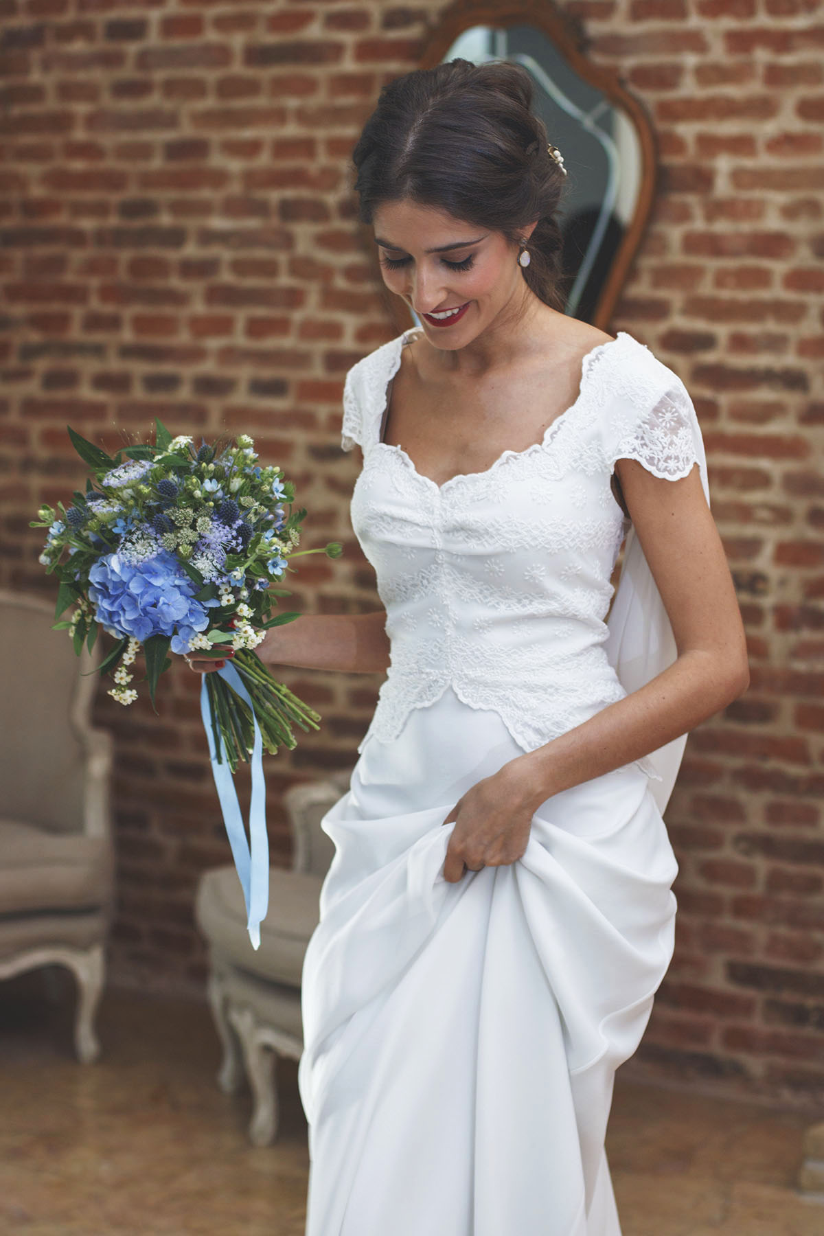 Vestido novia espalda encaje complementos azul