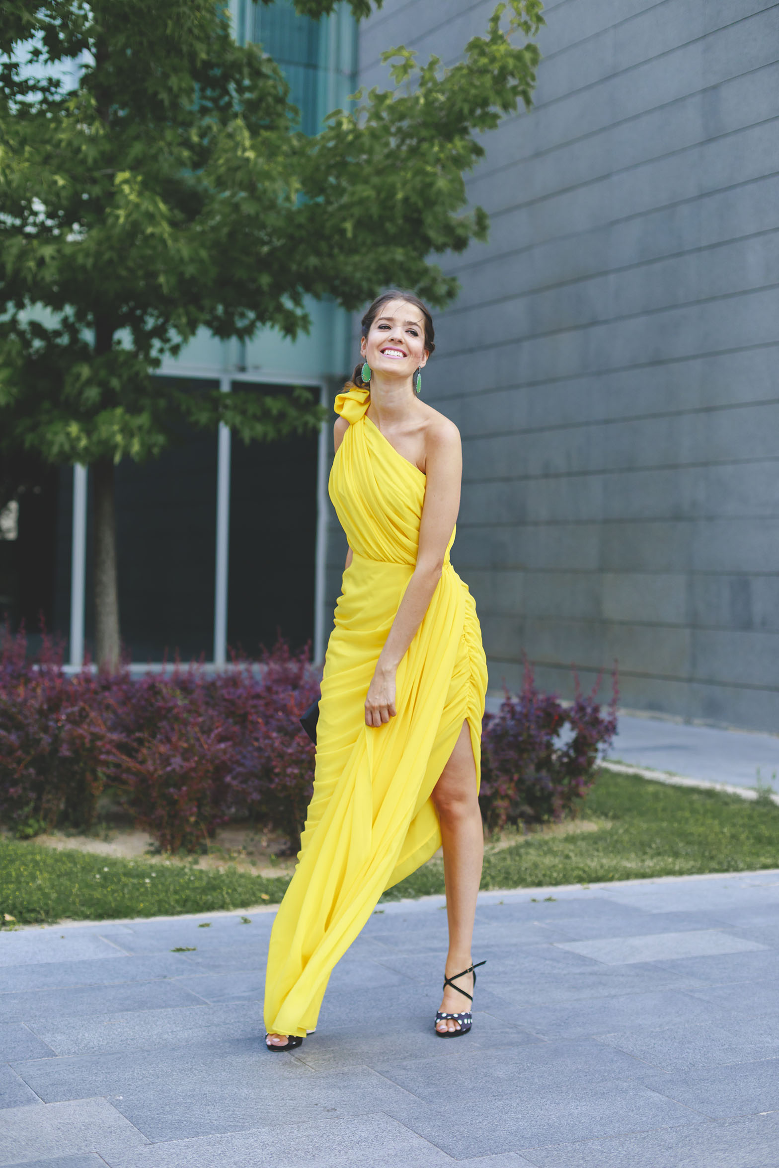 Look invitada: vestido amarillo | Invitada Perfecta