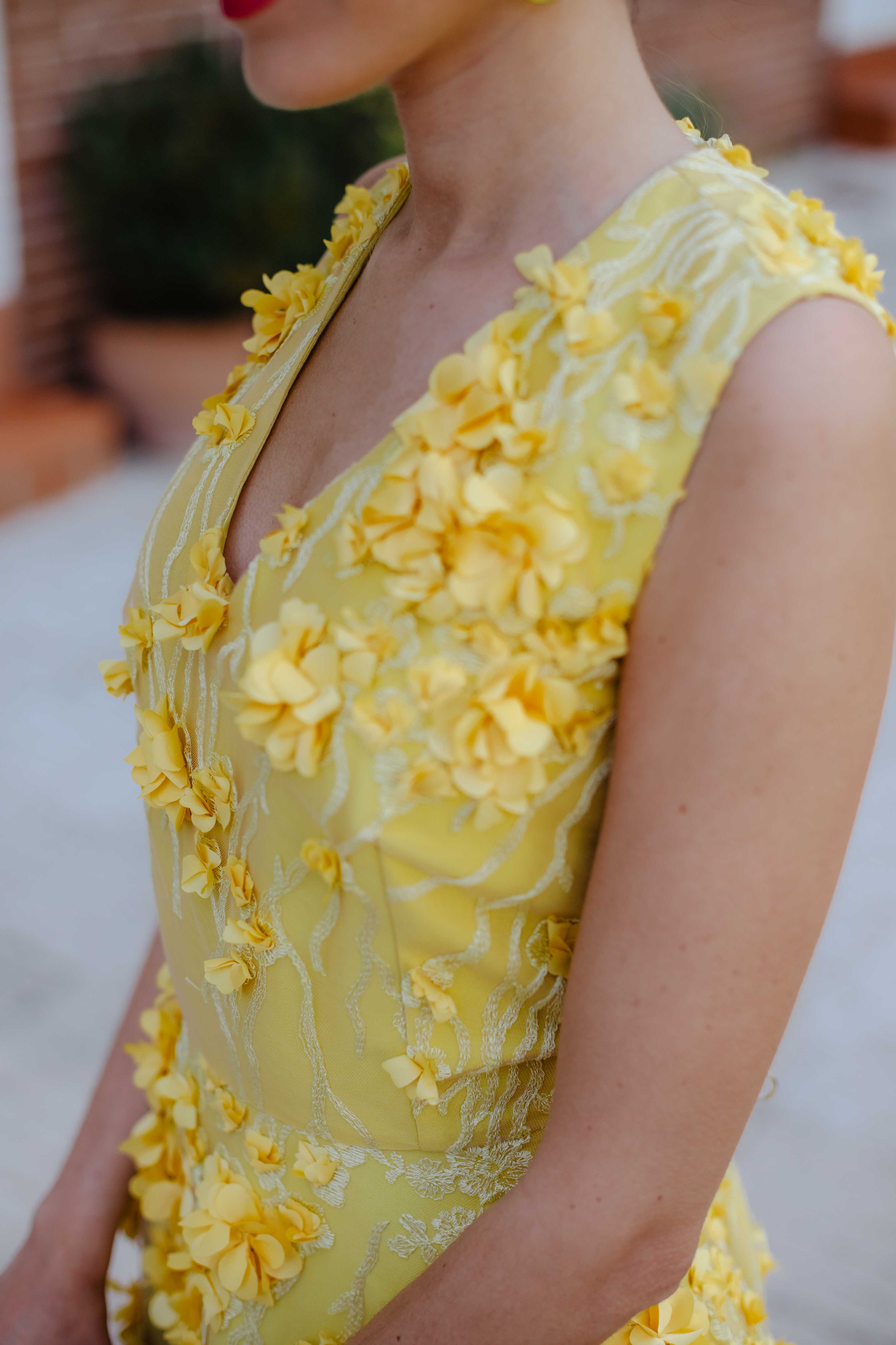 Look invitada boda vestido amarillo