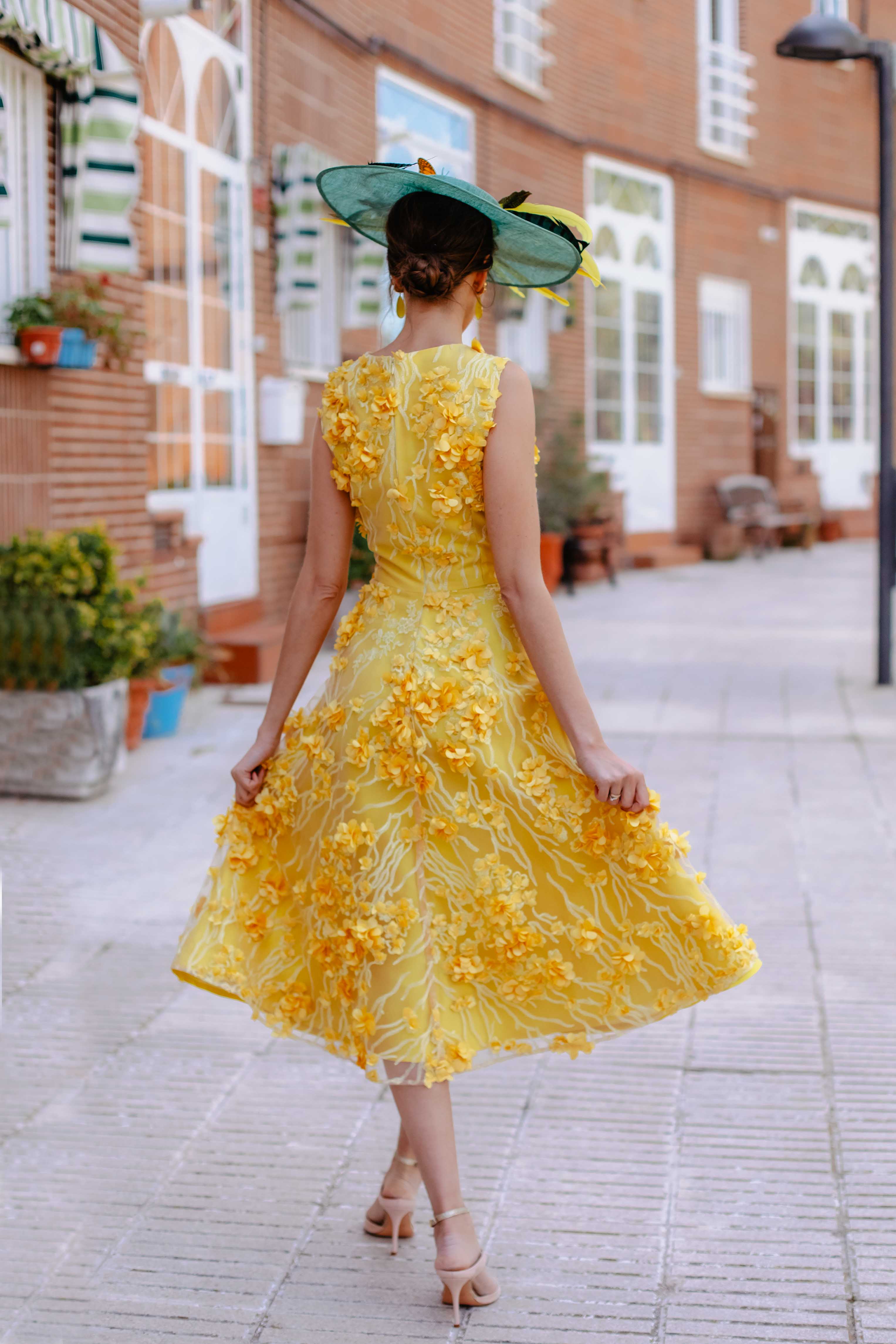 Look invitada boda vestido amarillo