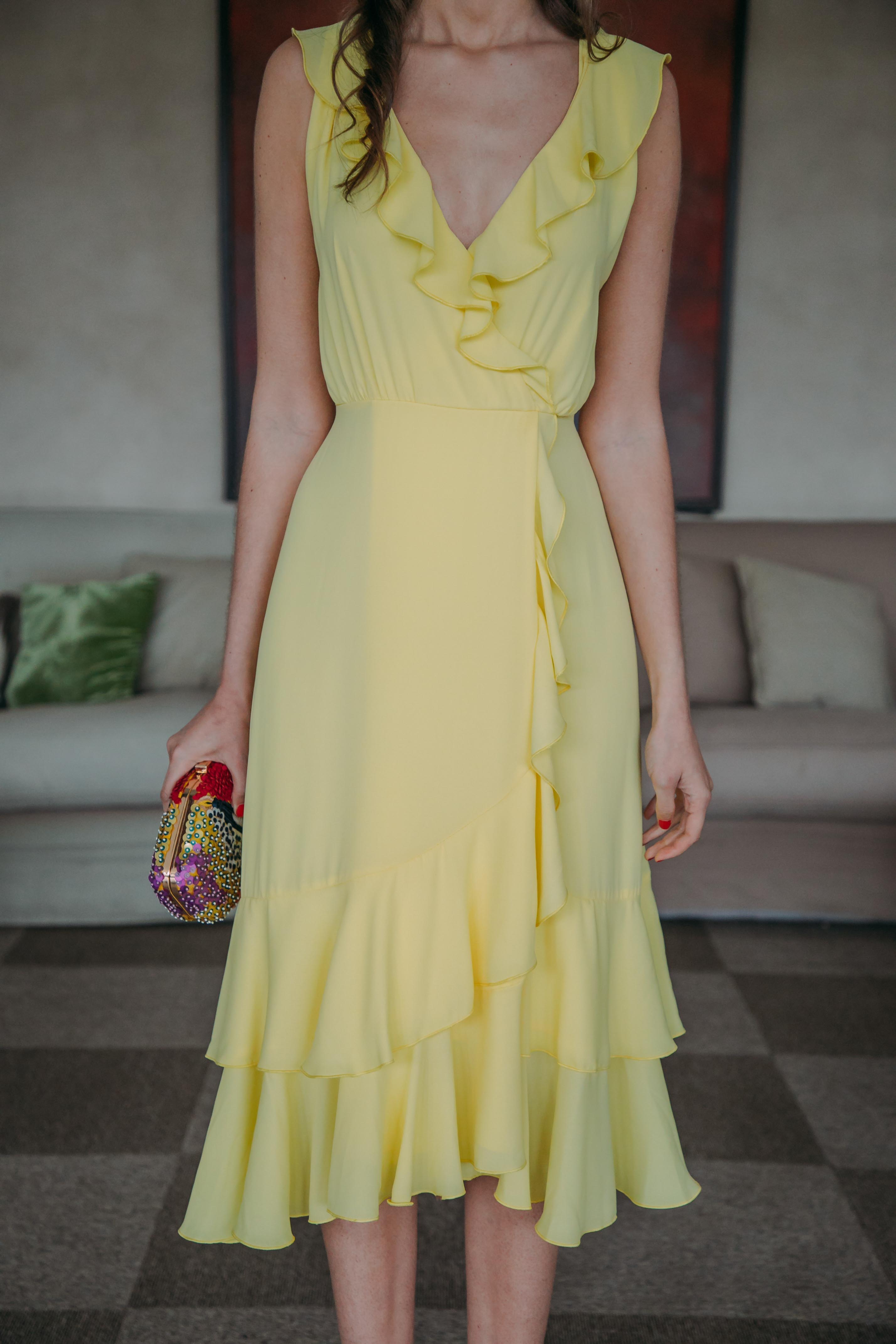 Vestido amarillo invitada perfecta boda