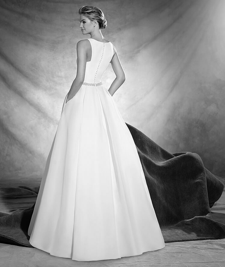 Vestido de novia modelo Oval de Pronovias 2017