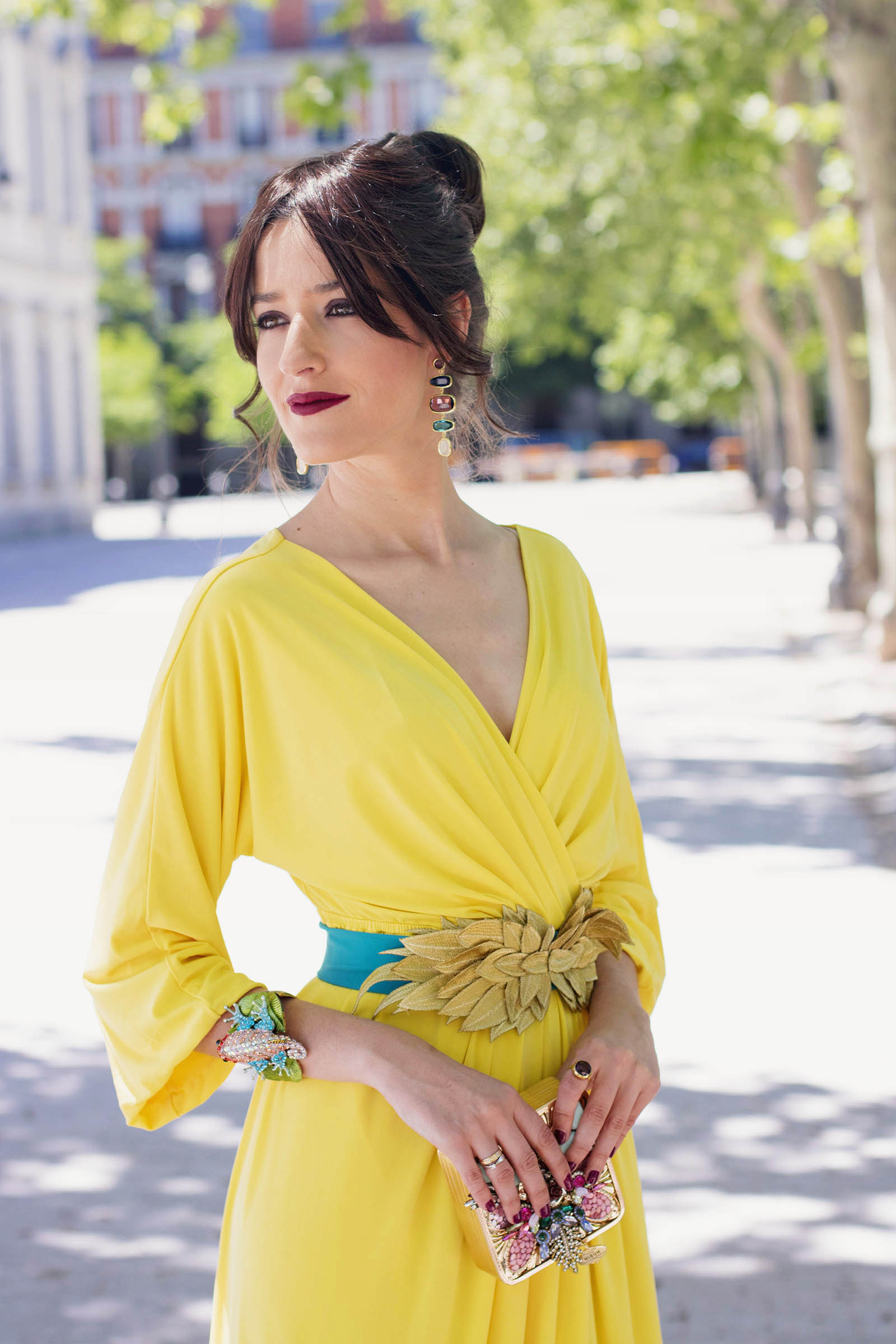 Look invitada noche: el vestido kimono amarillo | Invitada Perfecta