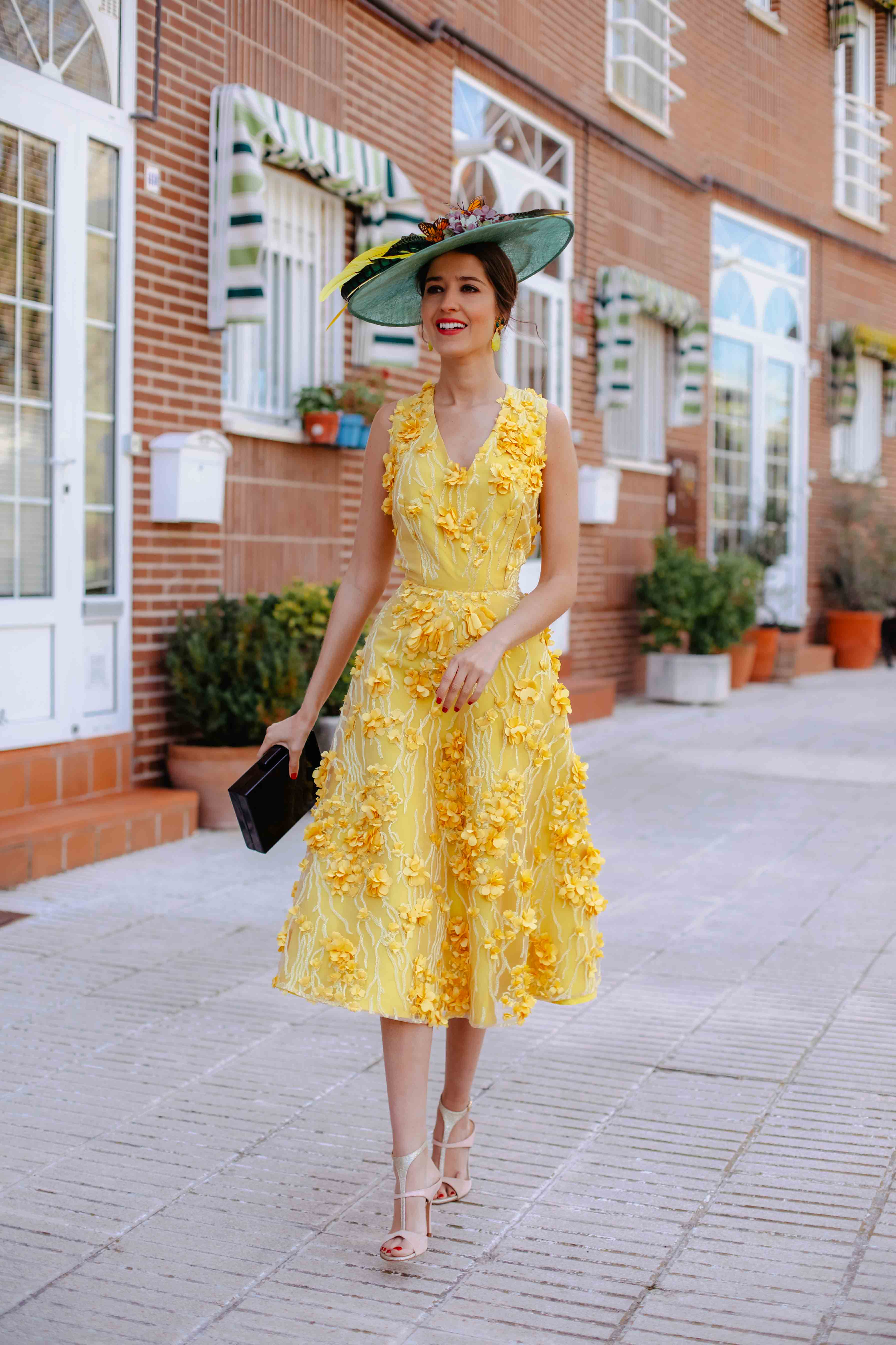 Así Es El Vestido De Flores Que De Verdad Importa Este Verano Vogue España  