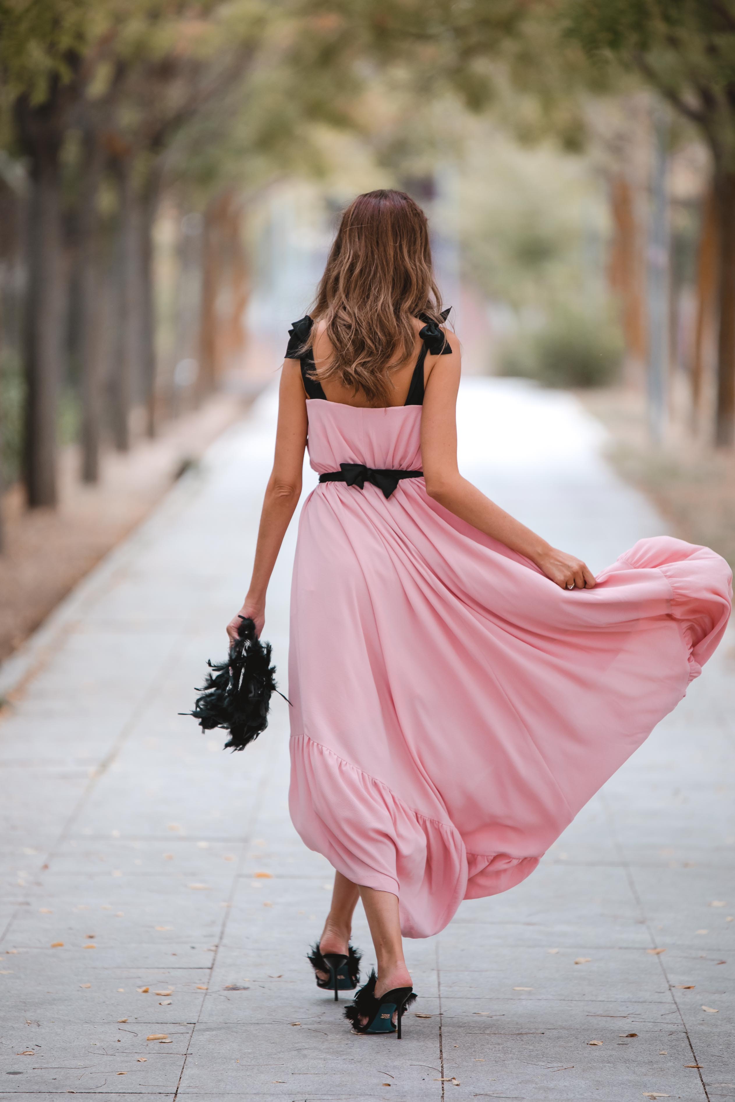 vestido rosa largo asimetrico boda