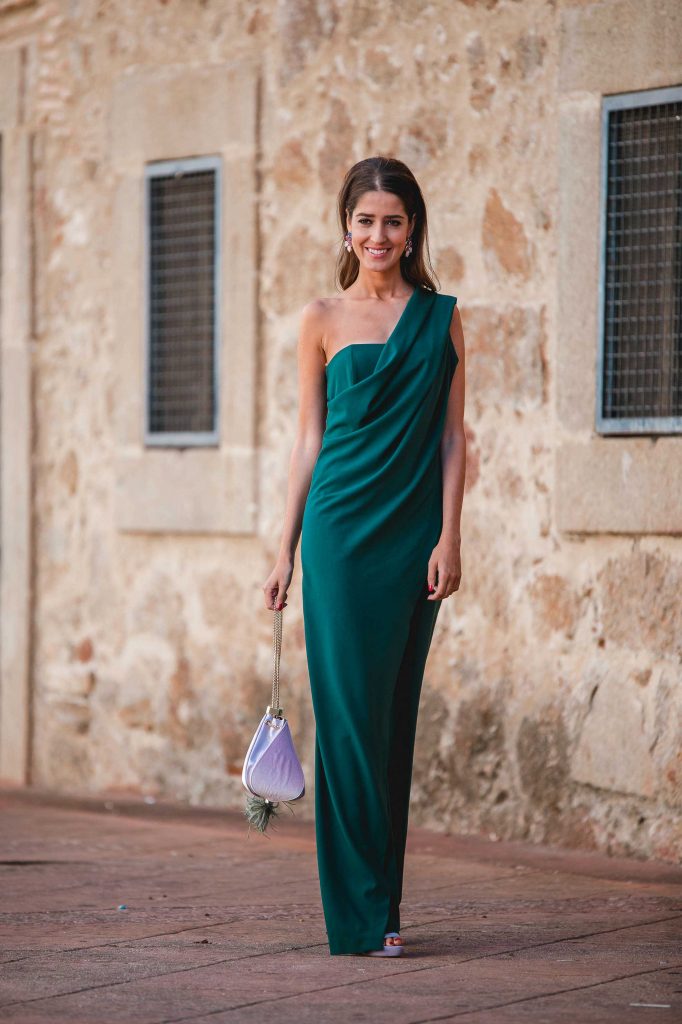 Look de invitada: el mono verde botella | Invitada Perfecta