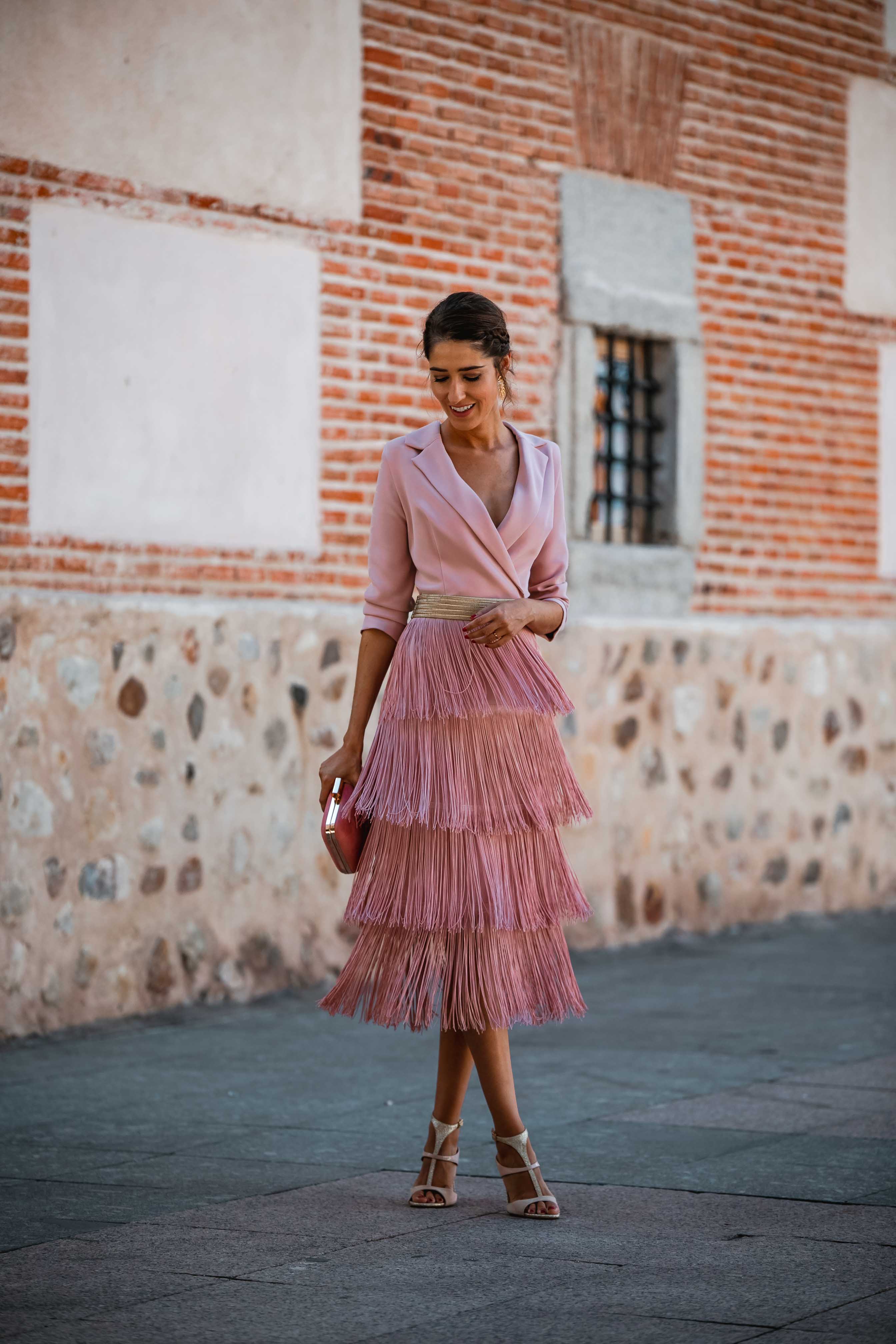Extra sonido mostrador Look invitada: el vestido rosa de flecos | Invitada Perfecta