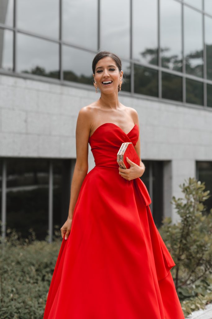 Look invitada de noche: vestido de alfombra roja | Invitada Perfecta