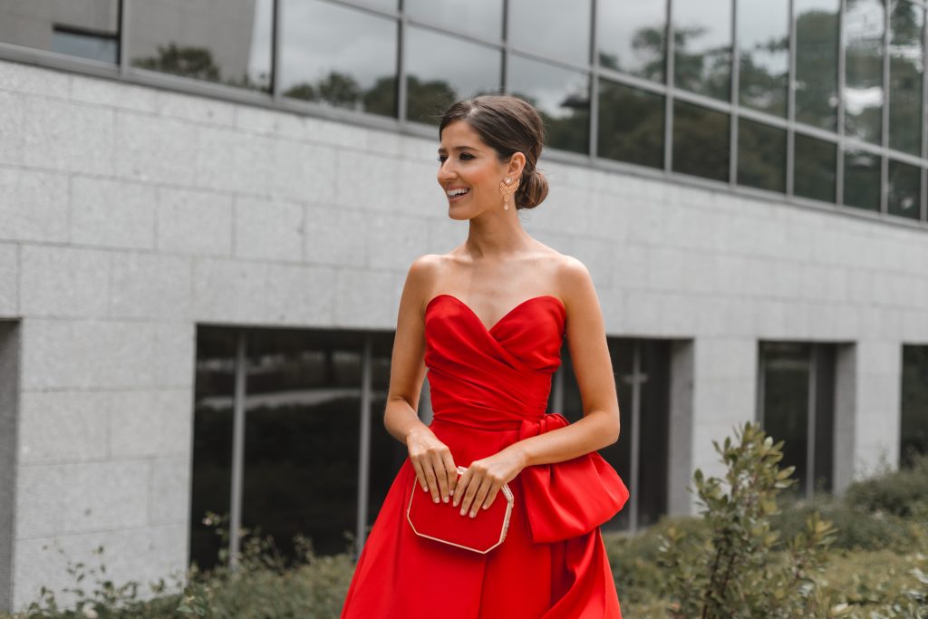 Look invitada de noche: vestido de alfombra roja | Invitada Perfecta