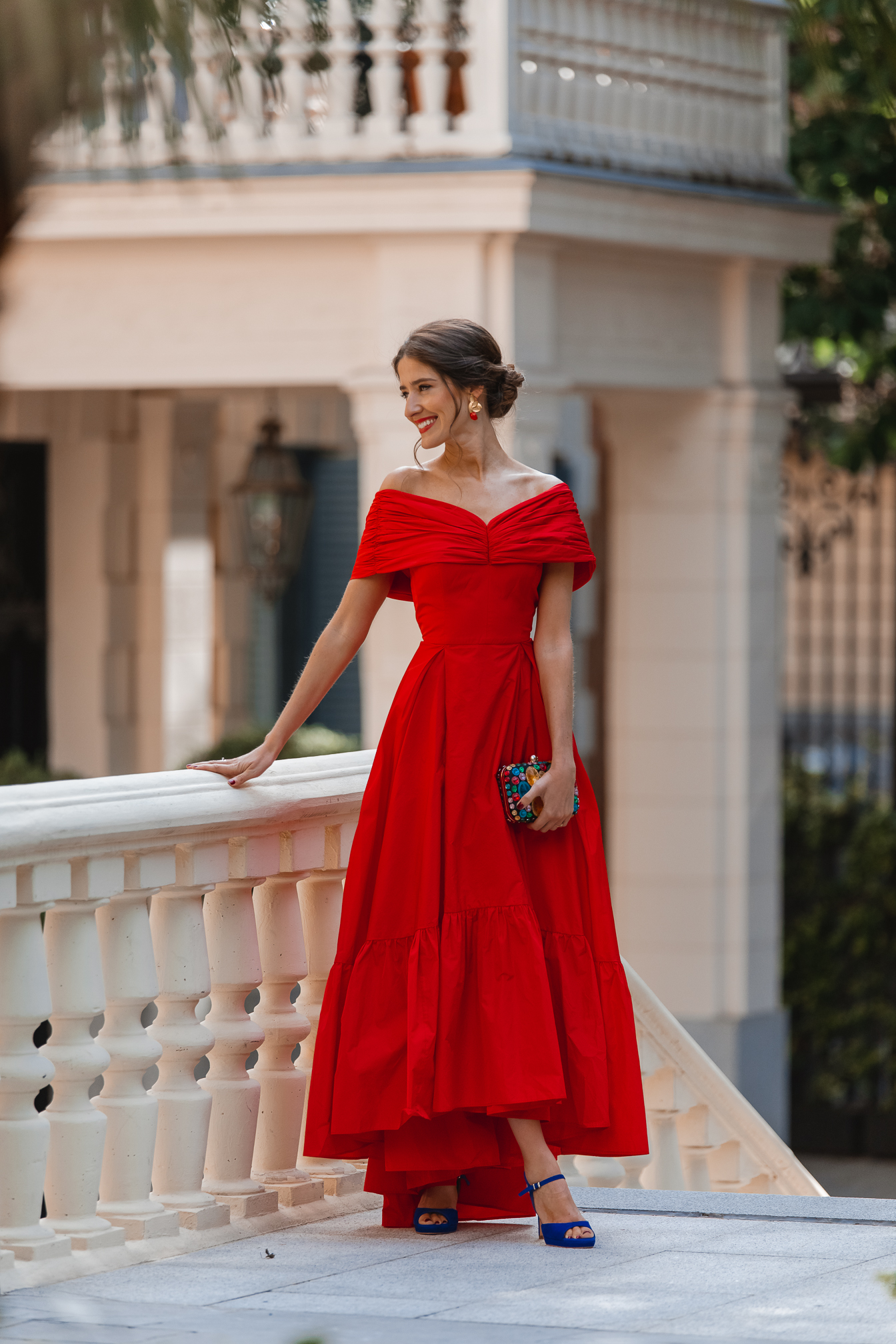 vestido rojo largo asimetrico invitada