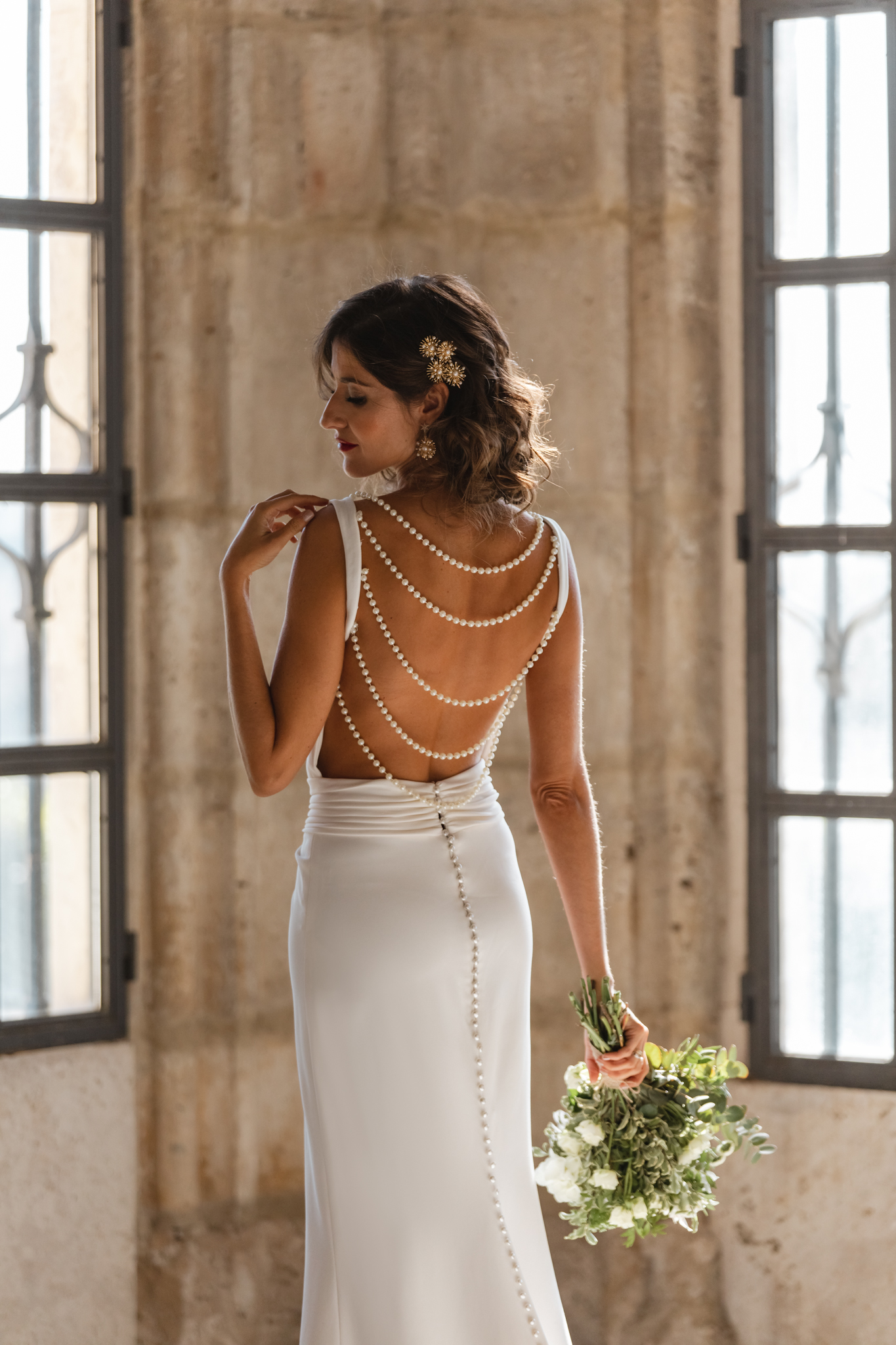 Vestido de novia 2022 con espalda de perlas Silvia Fernández