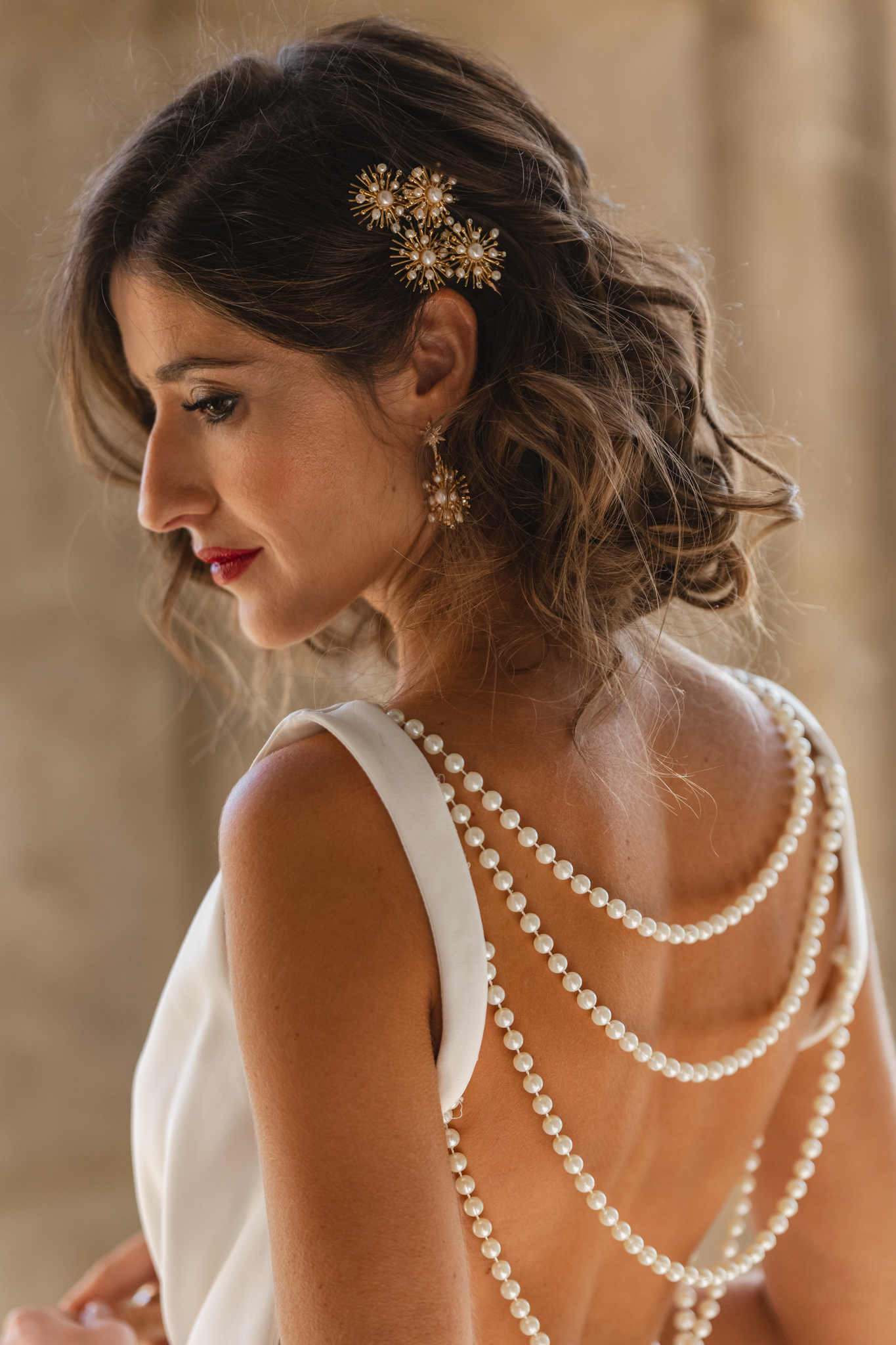 Vestido de novia 2022 con espalda de perlas Silvia Fernández
