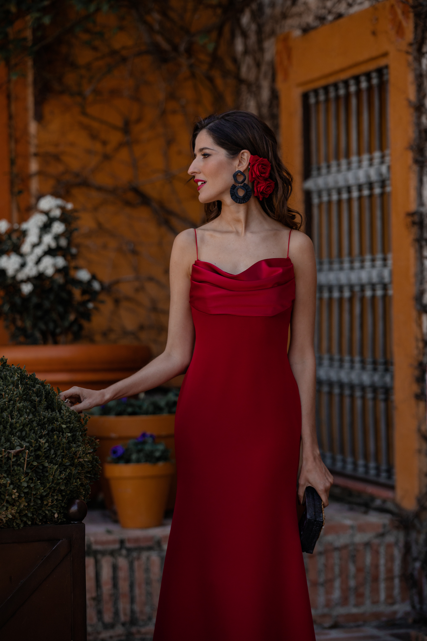 vestido rojo largo boda invtada