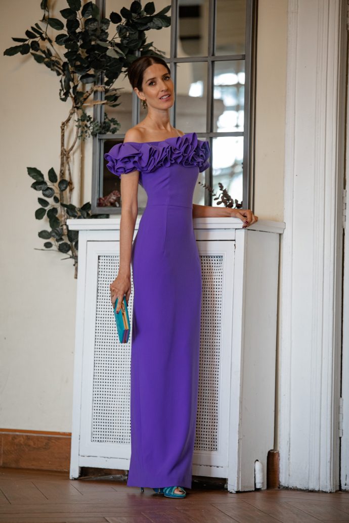 Vestido largo morado para invitadas de noche en verano