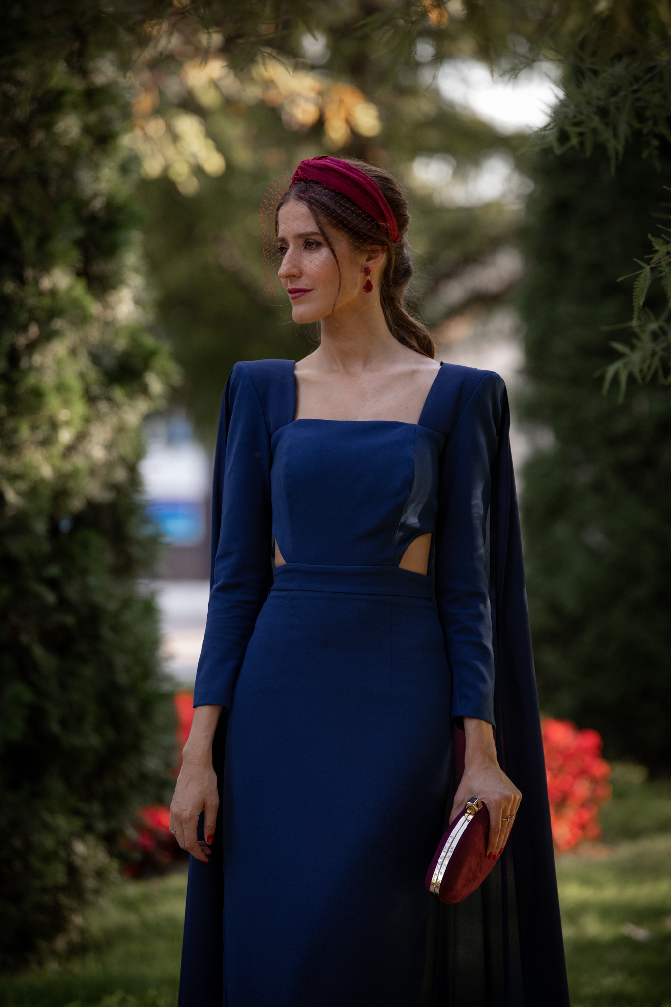 vestido azul capa invierno tocado