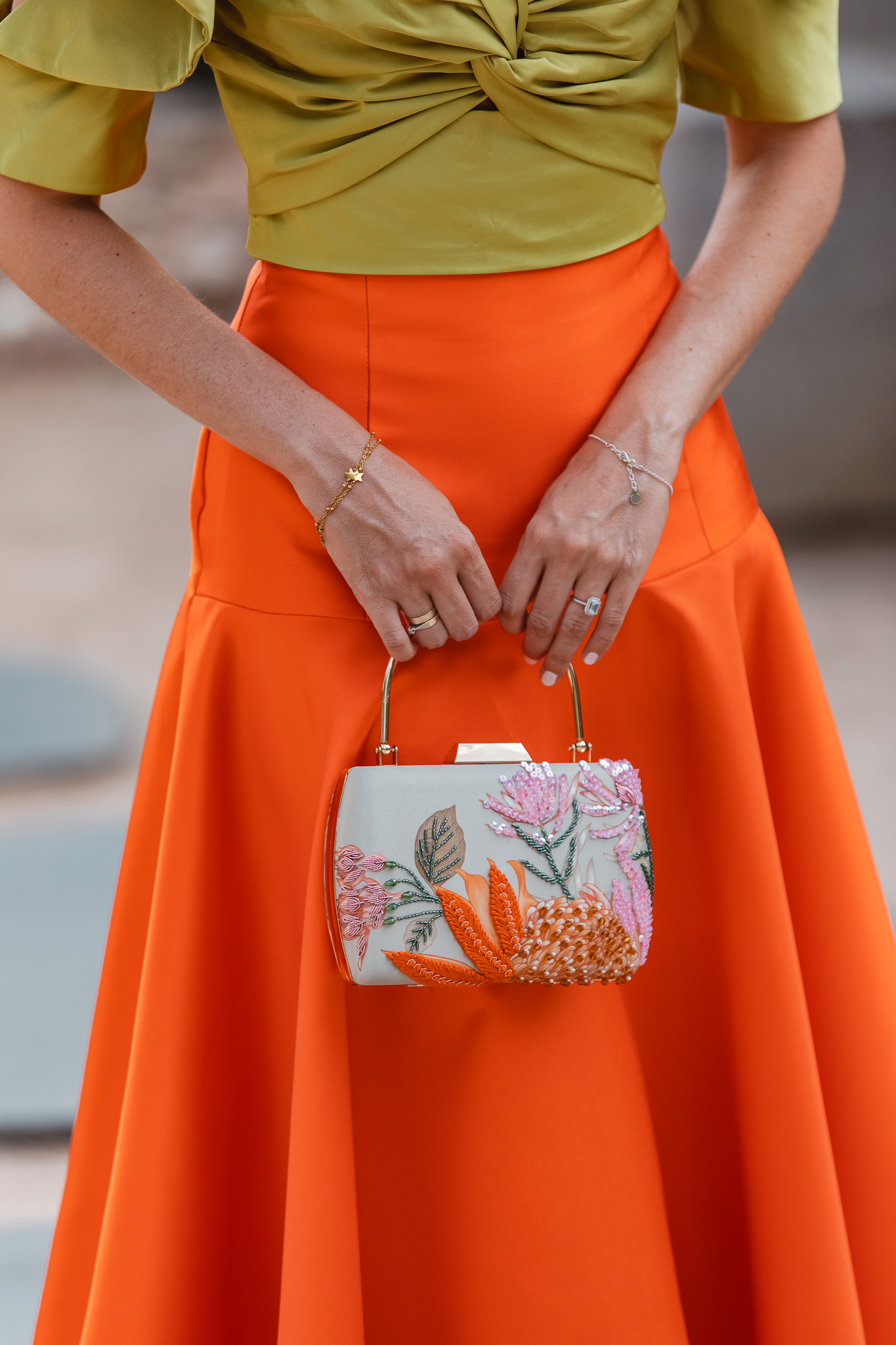 Bolso estampado de Occeanis para invitadas de boda en otoño