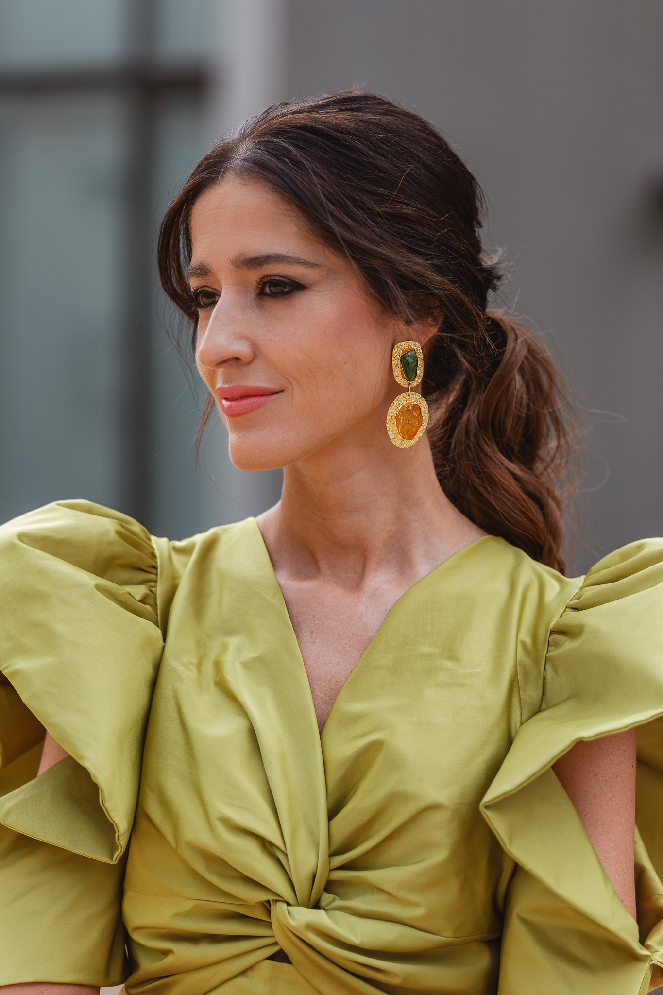 Pendientes dorados de Acus Complementos combinados con conjunto de Magnolia Kobus