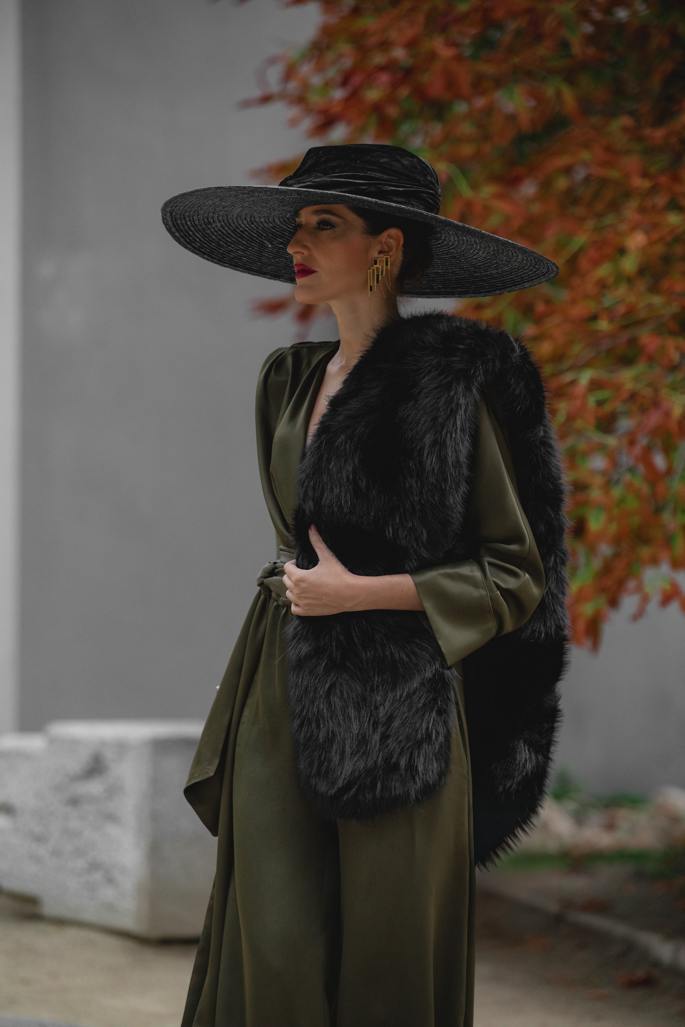 Look sofisticado de invierno con pamela y estola de Masario.