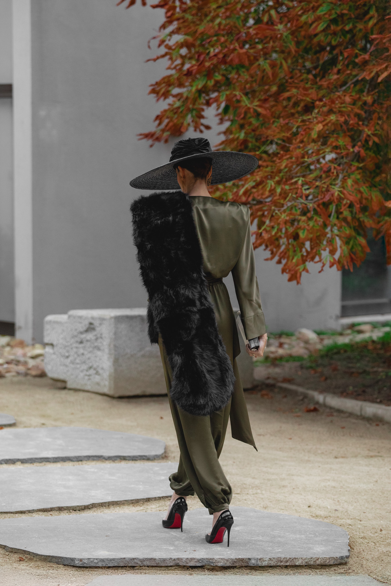 Invitada con mono verde de Zara, ideal para bodas y eventos.