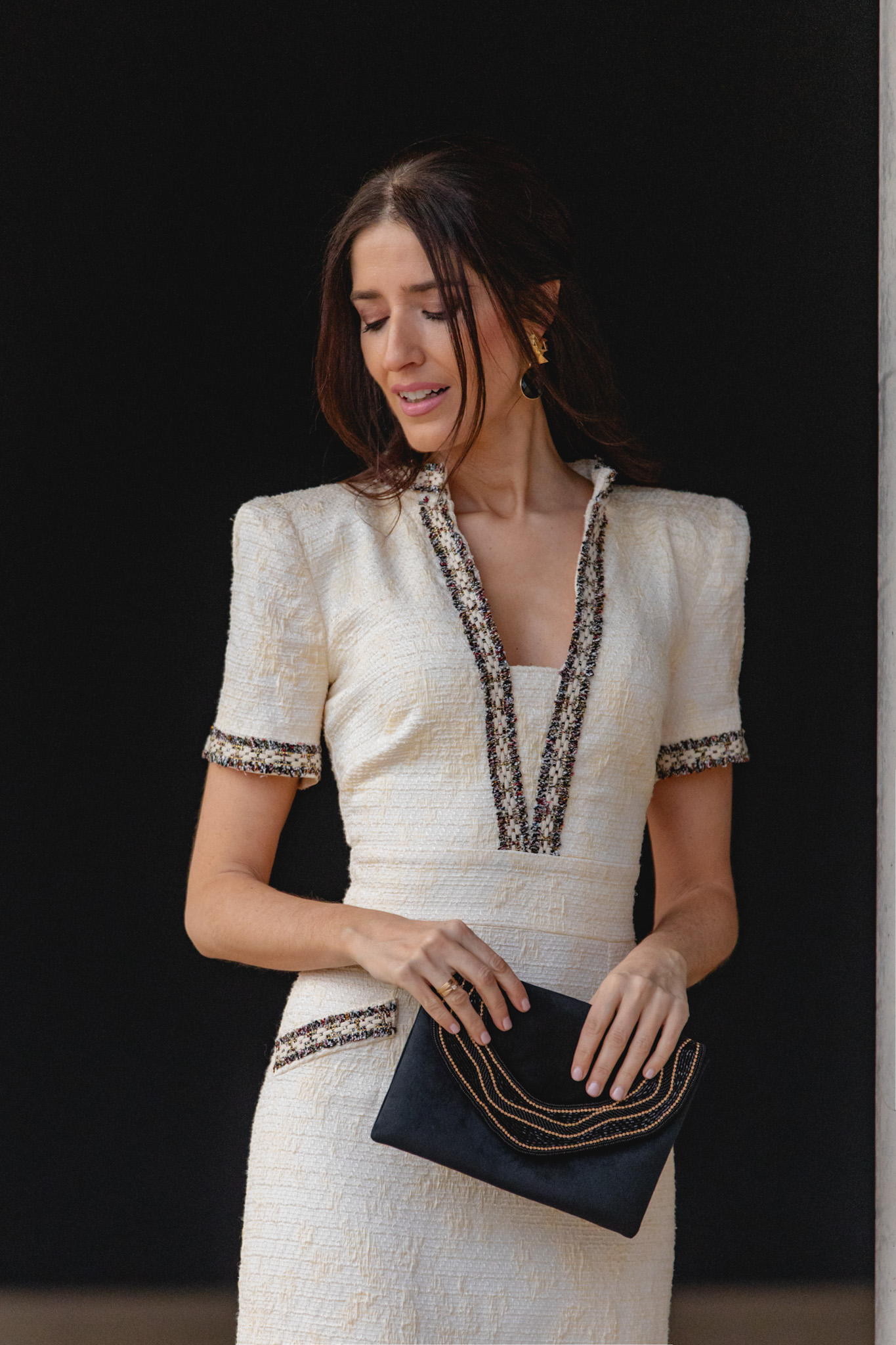 Look mamá de comunión con vestido amarillo pastel