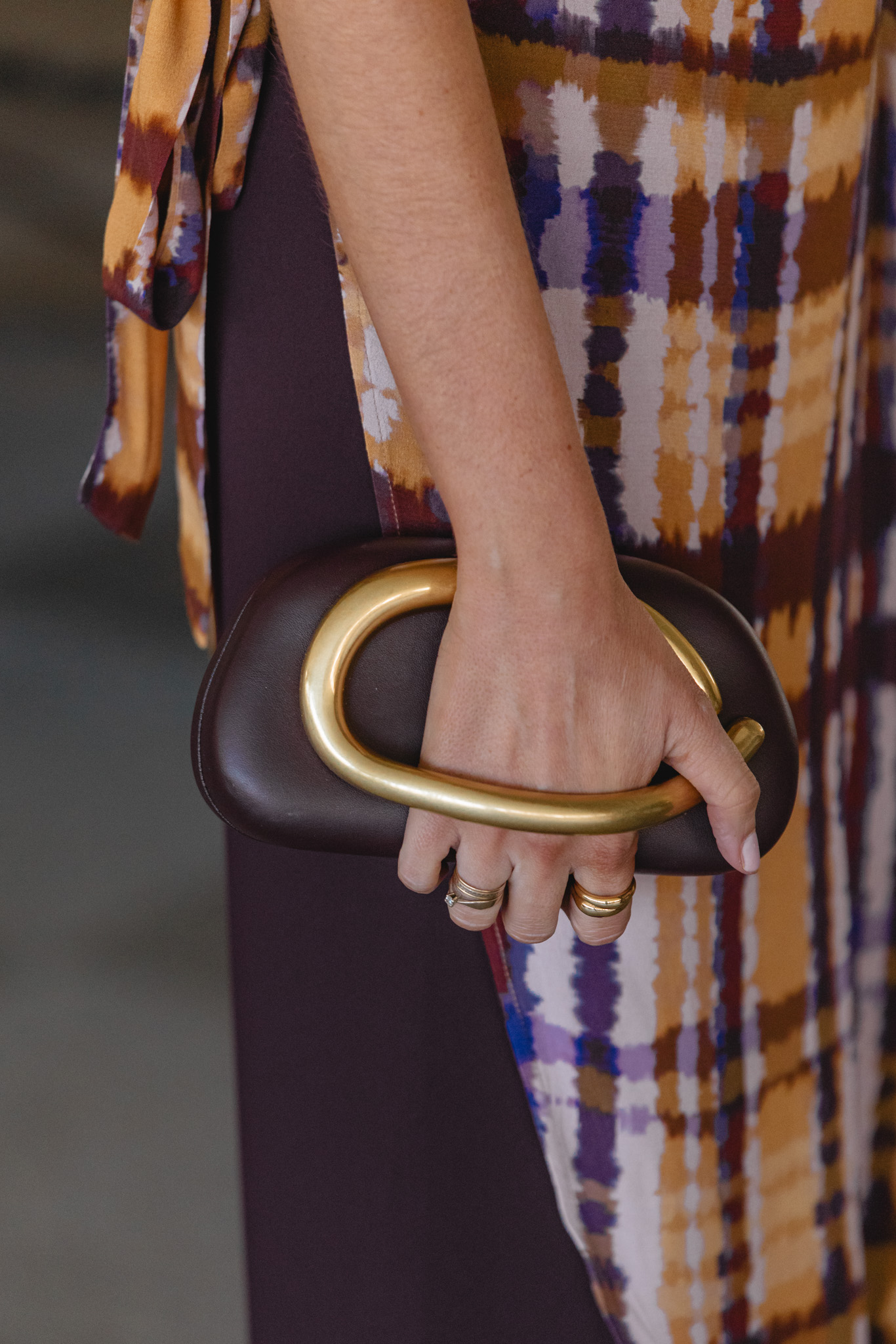 Bolso burdeos de Zara