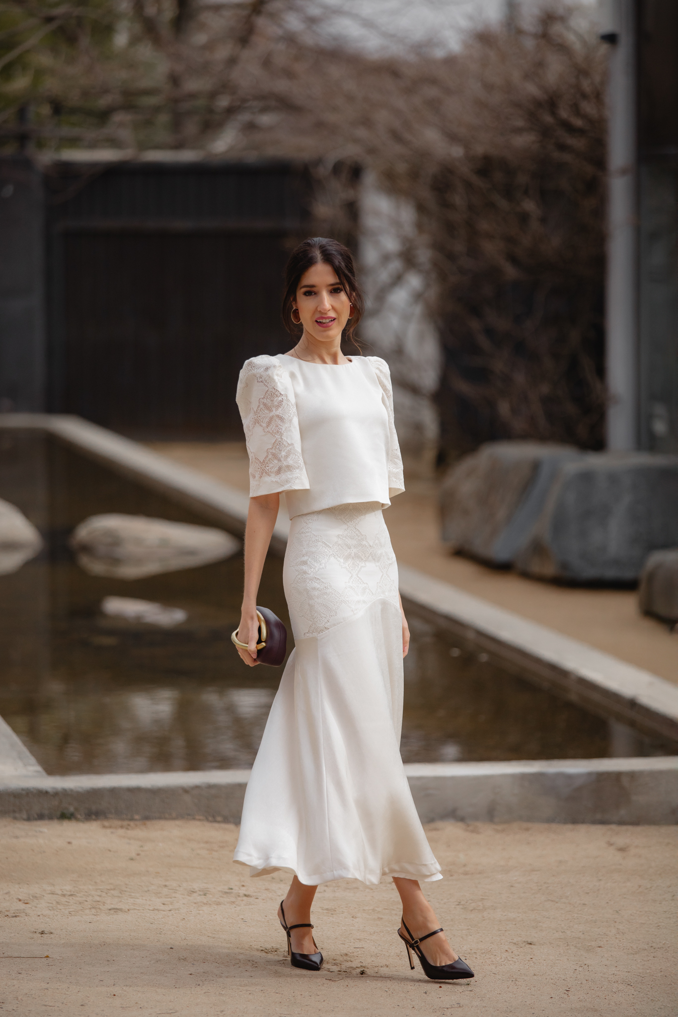 Conjunto marfil de Ysiempremona con blusa y falda de guipur para mamá de comunión.