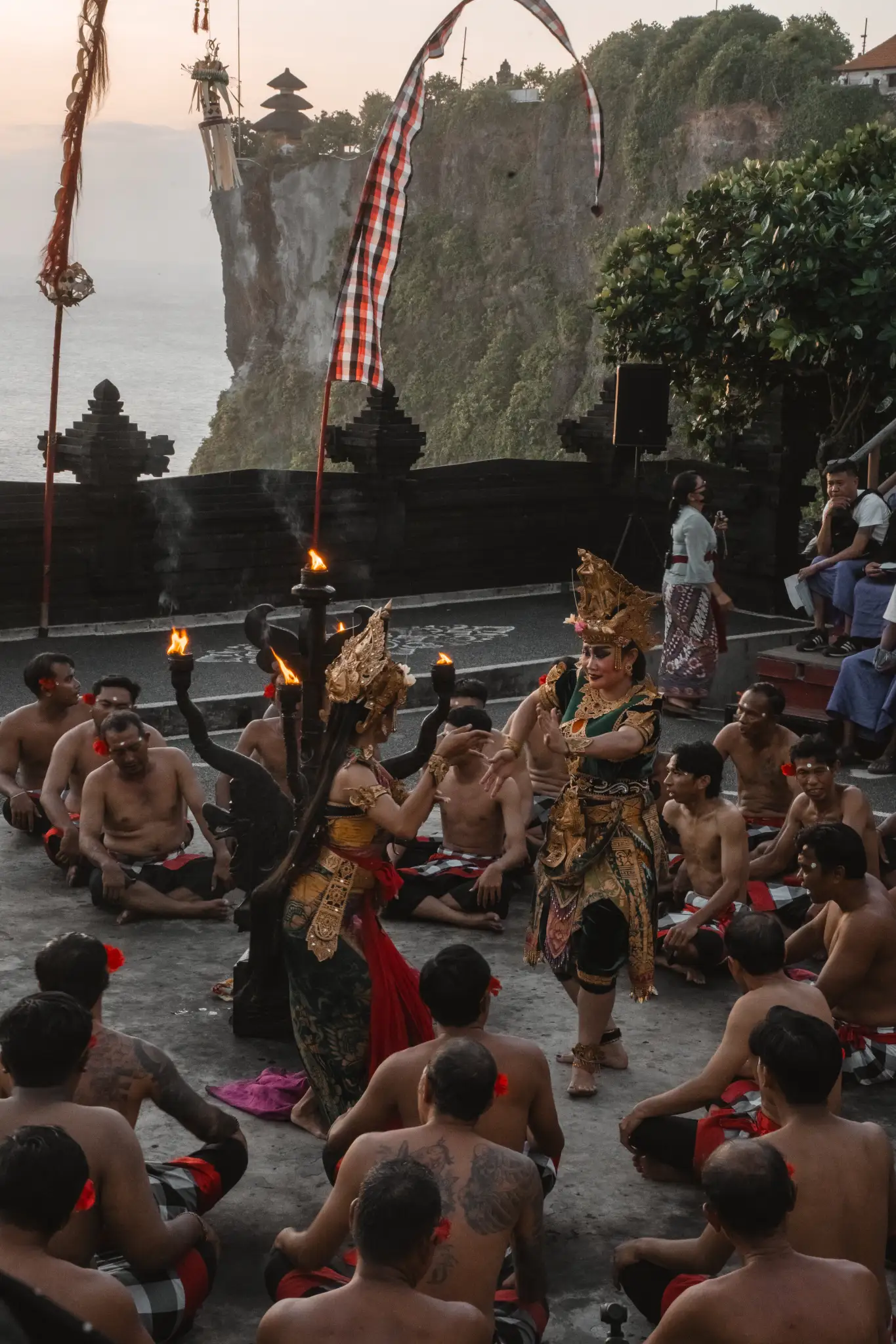 Danza Kecak al atardecer, uluwantu