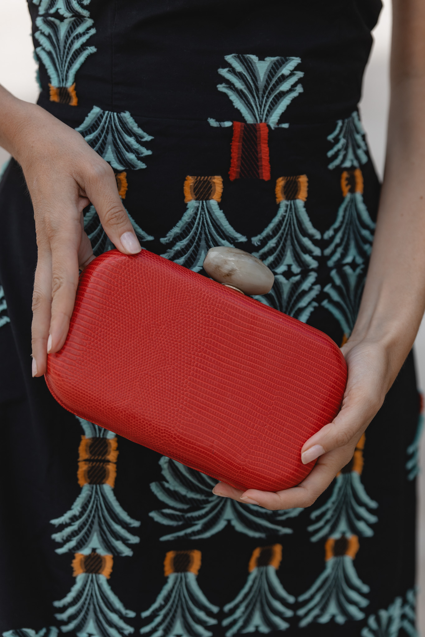 Bolso rojo para invitada boda