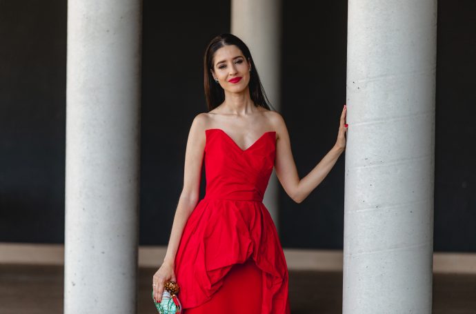 Portada vestido invitada de noche en rojo con peplum