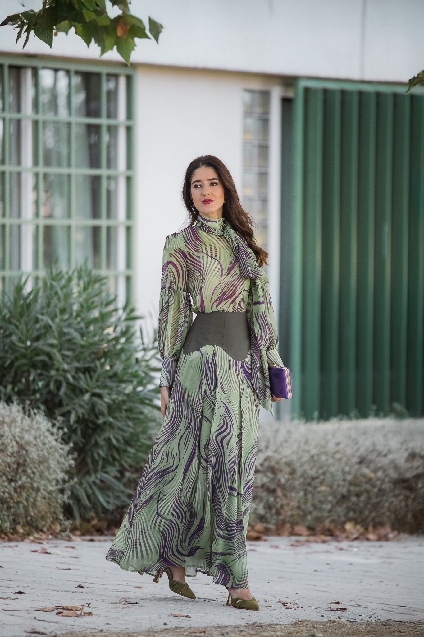 Conjunto invitada verde Magnolia Kobus sin pamela, falda larga con vuelo para boda de otoño